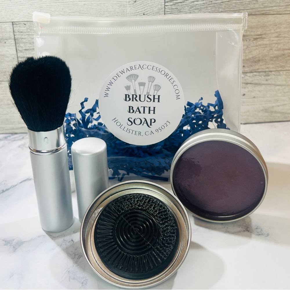 MakeUp Brush Cleaner Soap Kit - Travel Bag with Brush, Soap and Cleaner Tin